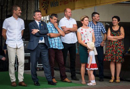 Barwny korowód z okazji TKB przeszedł przez Wisłę